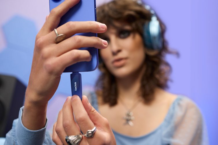 Life: SanDisk Phone Drive with USB-C, Lifestyle 11